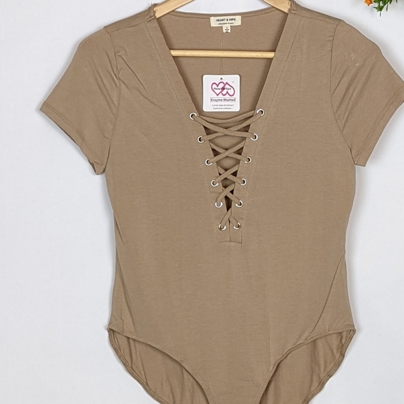 FINAL SALE 🆕🌿LACE UP BODYSUIT 🌿 - Picture 5 of 5